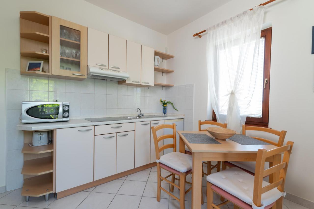 Apartments Rozelyn Ugljan Exterior foto